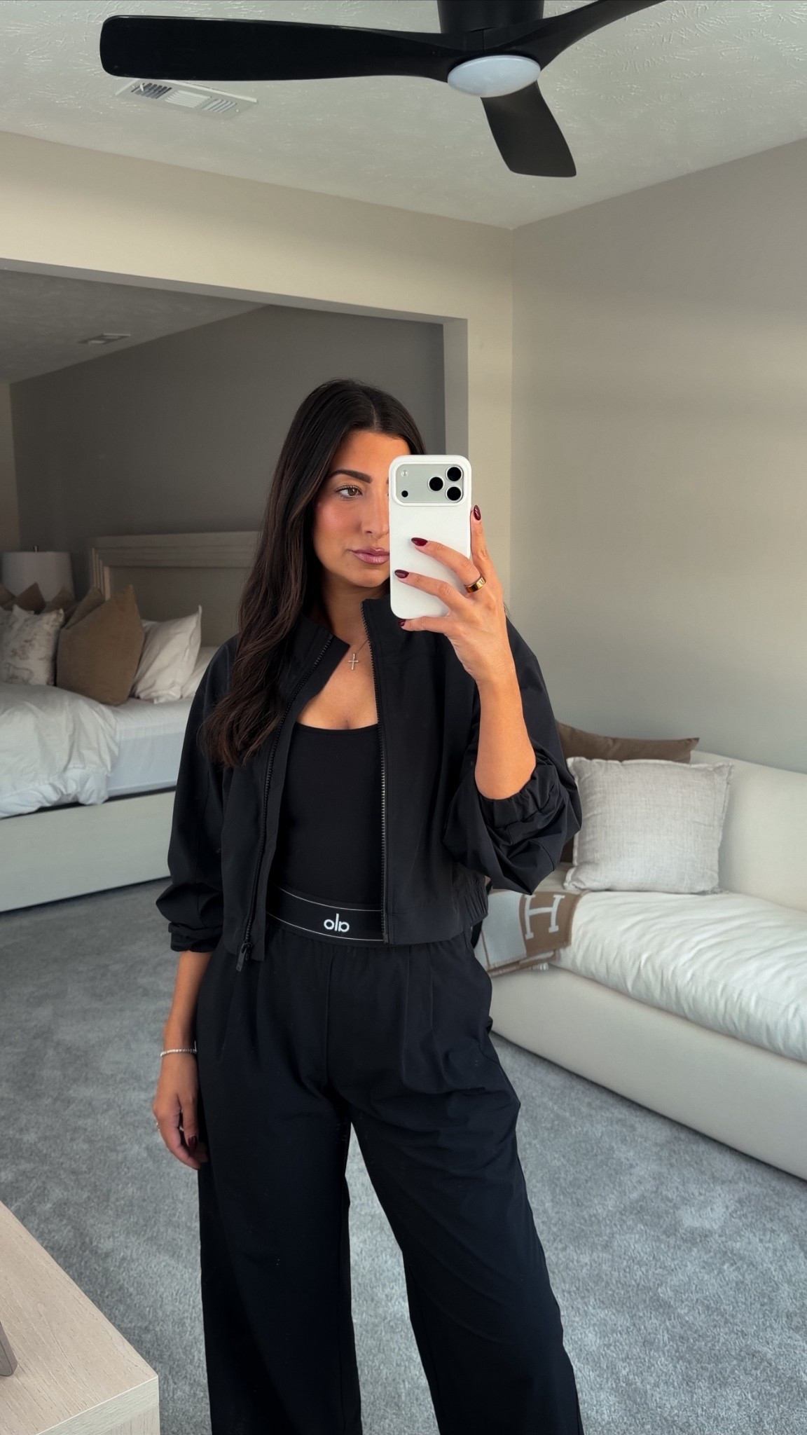 Alo zip up jacket & trousers 

#LTKStyleTip #LTKActive #LTKSaleAlert