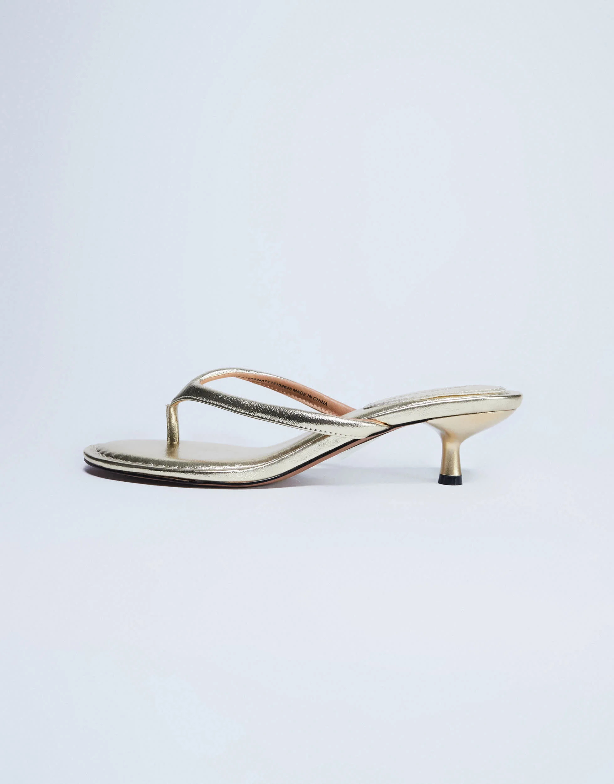 Topshop Axel Zehensteg-Sandalette in Gold | Topshop