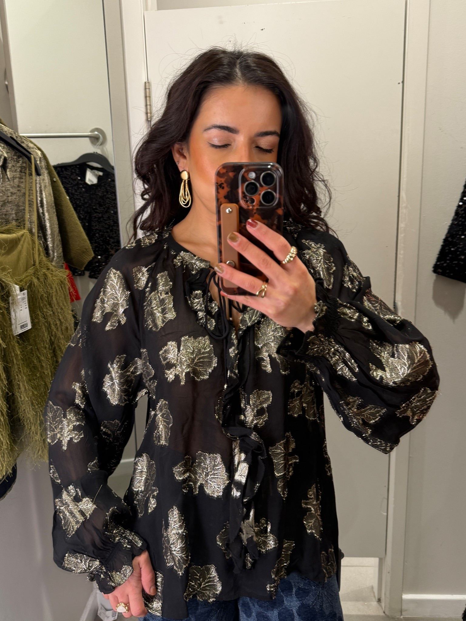 Black and gold top from H&M. Size small. Slightly sheer so you may need a tank under. Great for holidays or date night 

#LTKHoliday #LTKPetite #LTKSeasonal