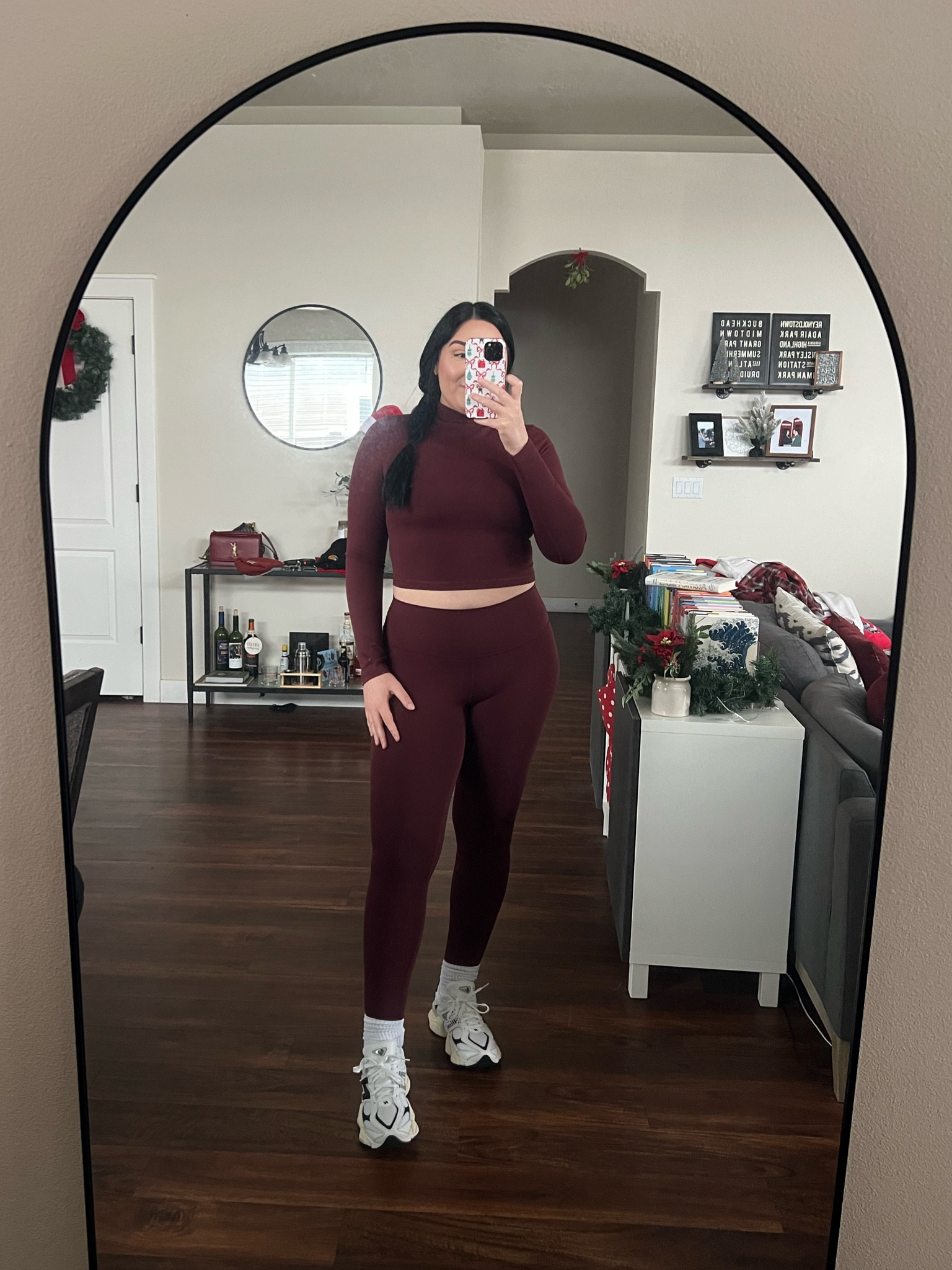 red merlot matching set 🍷

the perfect winter workout ‘fit! I took a Large in the top & bottom. For reference I’m 5’9”, 210lbs, DD bust :)

Linked a few other legging styles in this same color as well!

#LTKFindsUnder50 #LTKFitness #LTKActive