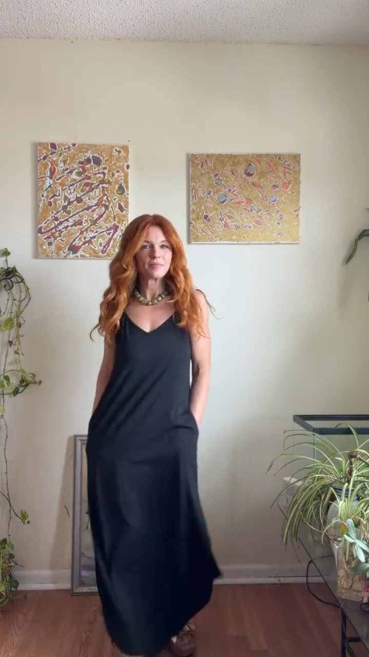 Petite approved dress (I’m 4’11). A comfortable simple black dress like this has endless style possibilities and is a style staple.  Comment “link” to shop!

#stylestaple #summerstyle #stylemusthave #petitefashion #petitedress