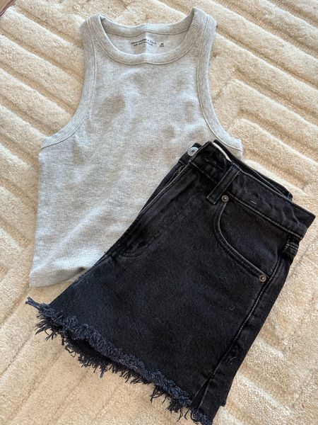 Grey tank and black shorts size 23 

#LTKfindsunder100 #LTKSeasonal #LTKfindsunder50