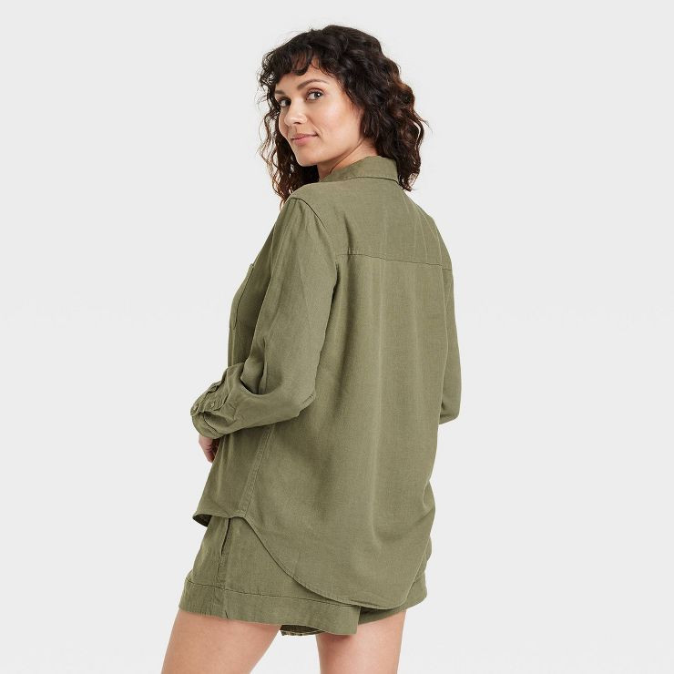 Women's Long Sleeve Relaxed Fit Collared Button-Down Shirt - Universal Thread™ | Target