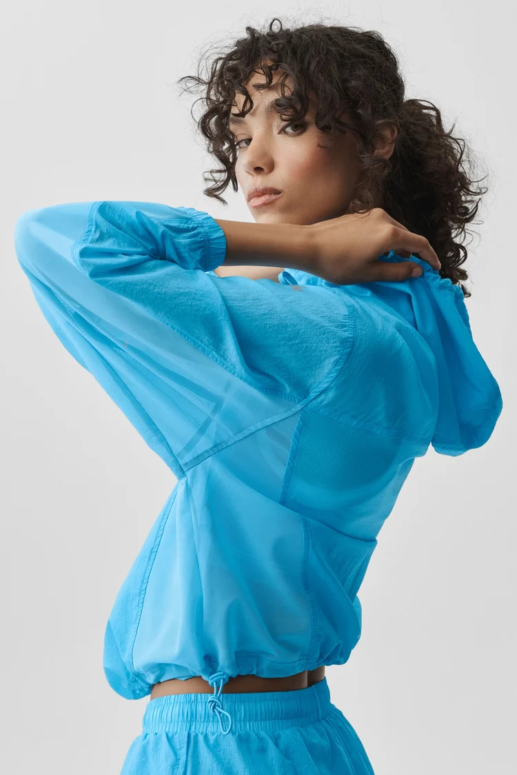 Core2 ColorsWhiteBlackLimited: Azure BlueShop All2 ColorsSatsuma BreezeBest SellerAzure Blue | Alo Yoga