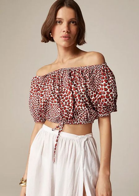 JCrew Cinched-waist cropped top in strawberry swirl cotton poplin

It comes with subtly voluminous puff sleeves and an adjustable tie at the waist for a cinched-in or relaxed fit. Plus, it's crafted from our crisp cotton poplin in a sweet strawberry print we can't get enough of.

#LTKTravel #LTKParties #LTKStyleTip