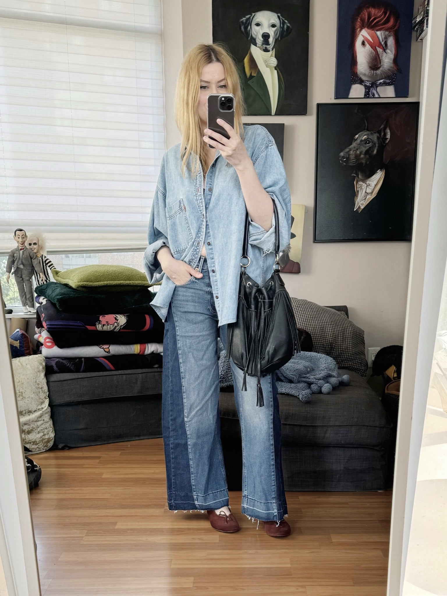 Gap jeans, vintage shirt, vintage bag. 

 •
#springlook #vintagebag  #torontostylist #StyleOver40  #secondhandFind #fashionstylist #slowfashion #FashionOver40  #MumStyle #genX #genXStyle #shopSecondhand #genXInfluencer #genXblogger #secondhandDesigner #Over40Style #40PlusStyle #Stylish40
