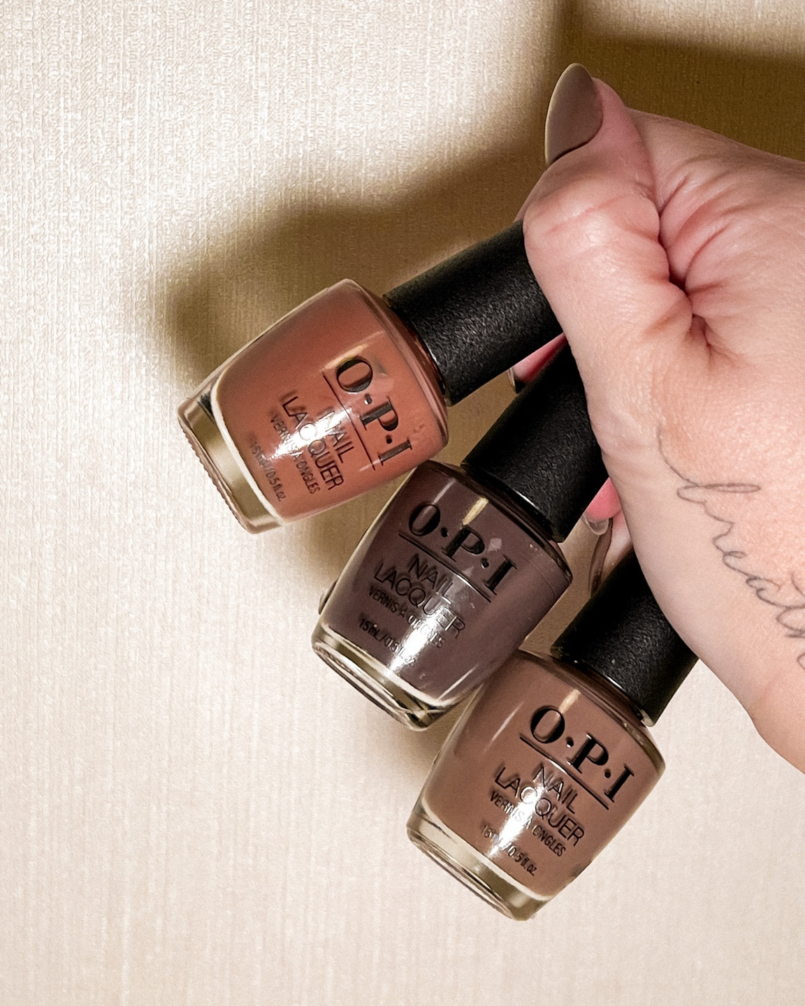 Três esmaltes marrons perfeito pra entrar na vibe Latte Makeup 🤎🐿️👜

What Are Friends Thor | Chocolate Moose | Over The Taupe | 

Tudo de Opi! ✨

#esmaltemarrom #lattemakeup #ltkconbr2023

#LTKFind #LTKbeauty #LTKbrasil
