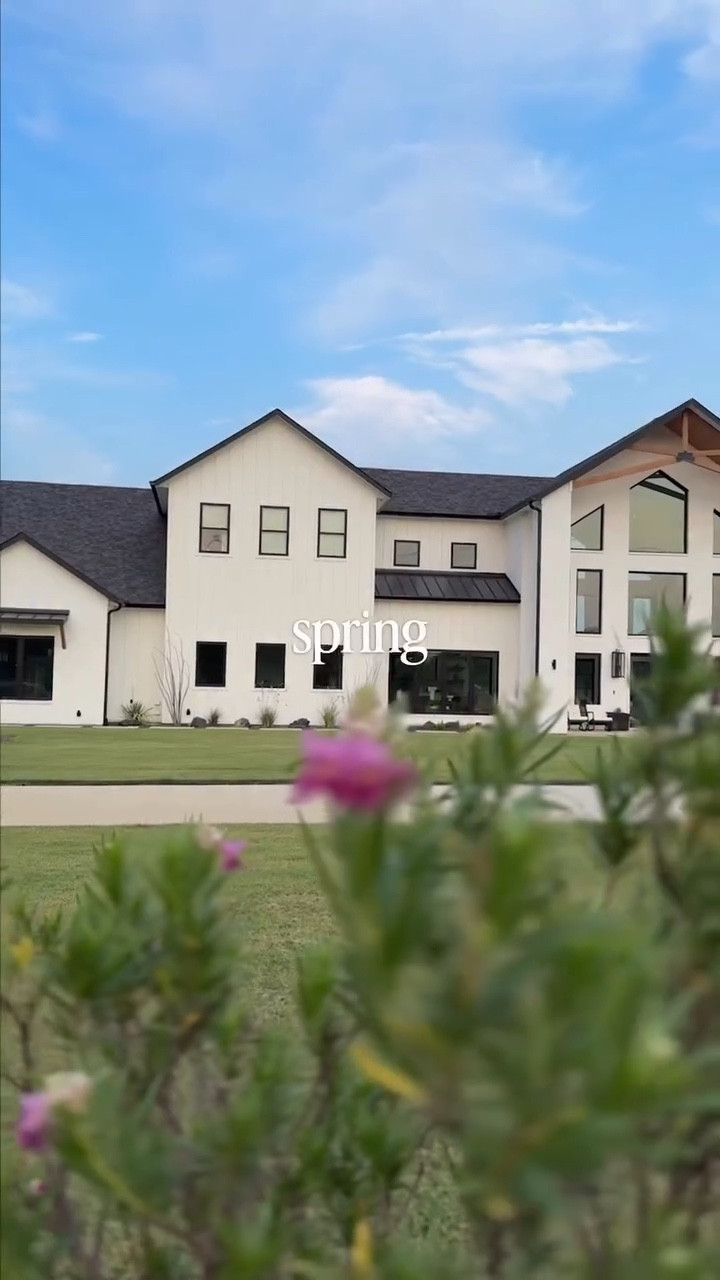 Winter, spring, summer, or fall. These planters are built to last, and ours have been a mainstay in our outdoor spaces. We’ve used them year after year without needing to replace or rethink them as things change. They’re designed to keep up with everyday life outdoors, season after season