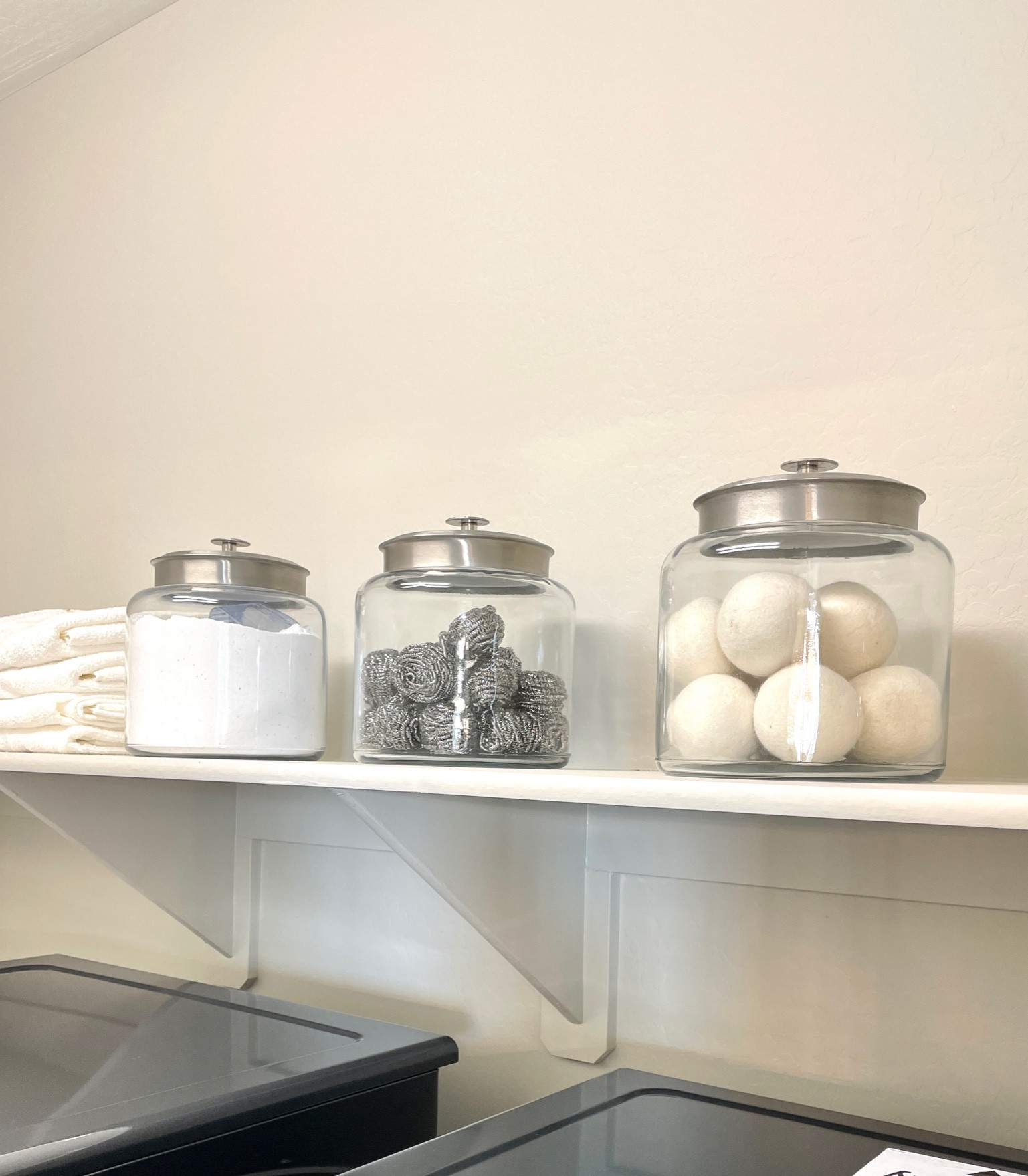#anchorhockingjars #glassjars #largeglassjars #organizedhome #laundryroom #powderdetergent #woolsryerball #dryerballs #himelaundry #stainlesssteelscouring 

#LTKFind #LTKhome #LTKGiftGuide