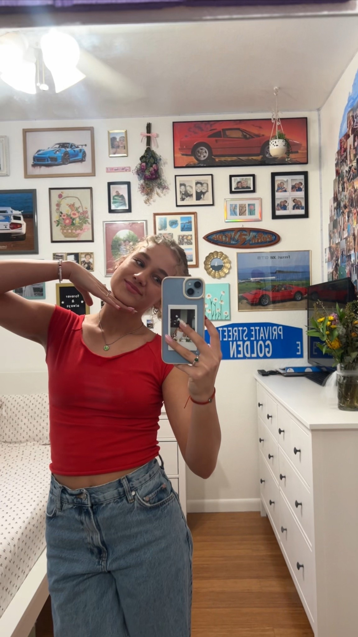 top from urban outfitters 
jeans from zara