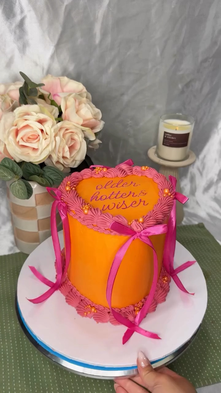 obsessed with this pink and orange color combo💕
•
#heartcake #orangeandpink #cakedecorating
#couquetteaesthetic