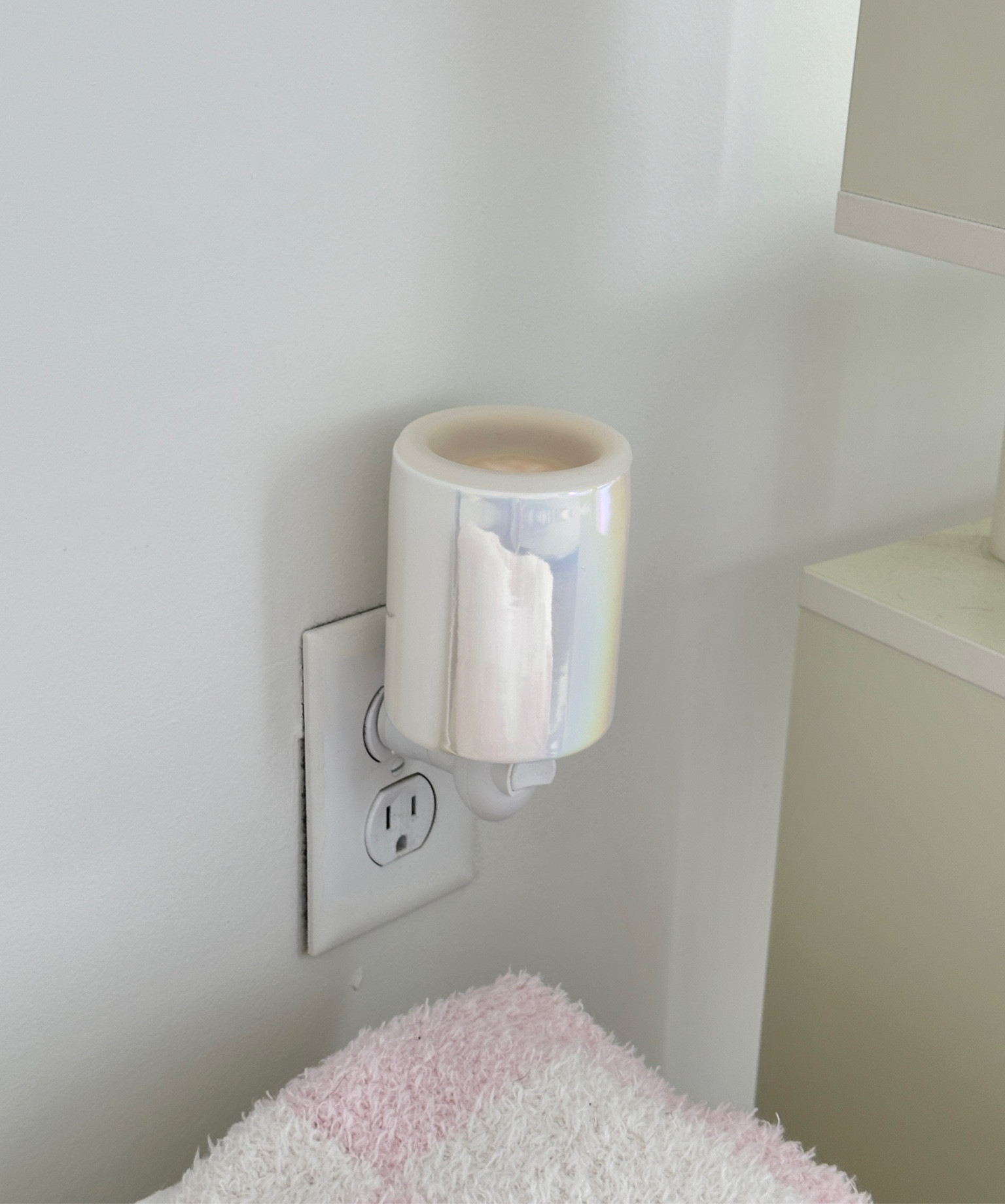 amazon home find || Iridescent outlet wax melt warmer plug in (with removable silicone wax dish)🤍 

Wax melt plug-in, Amazon home finds, fragrance favs, home smell-goods, wax warmer, home decor, Amazon room decor, amazon favorites, candle warmer #LTKU #LTKbeauty #LTKfamily #LTKsalealert

#LTKfindsunder50 #LTKstyletip #LTKhome