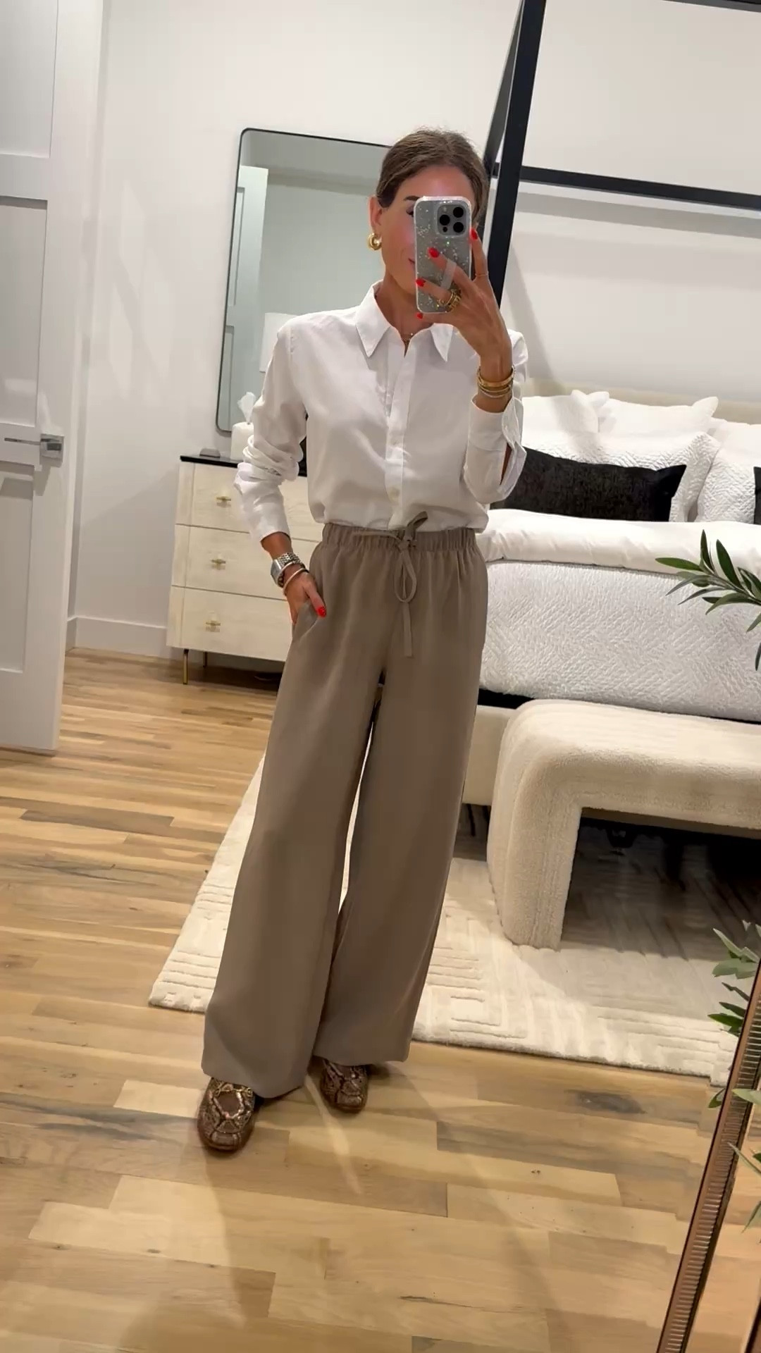 Had a request to style these wrinkle free viral pants for the office. Paired it with a white button down and loafers. Wearing 2xs short in the pants 

#LTKWorkwear #LTKPetite #LTKootd