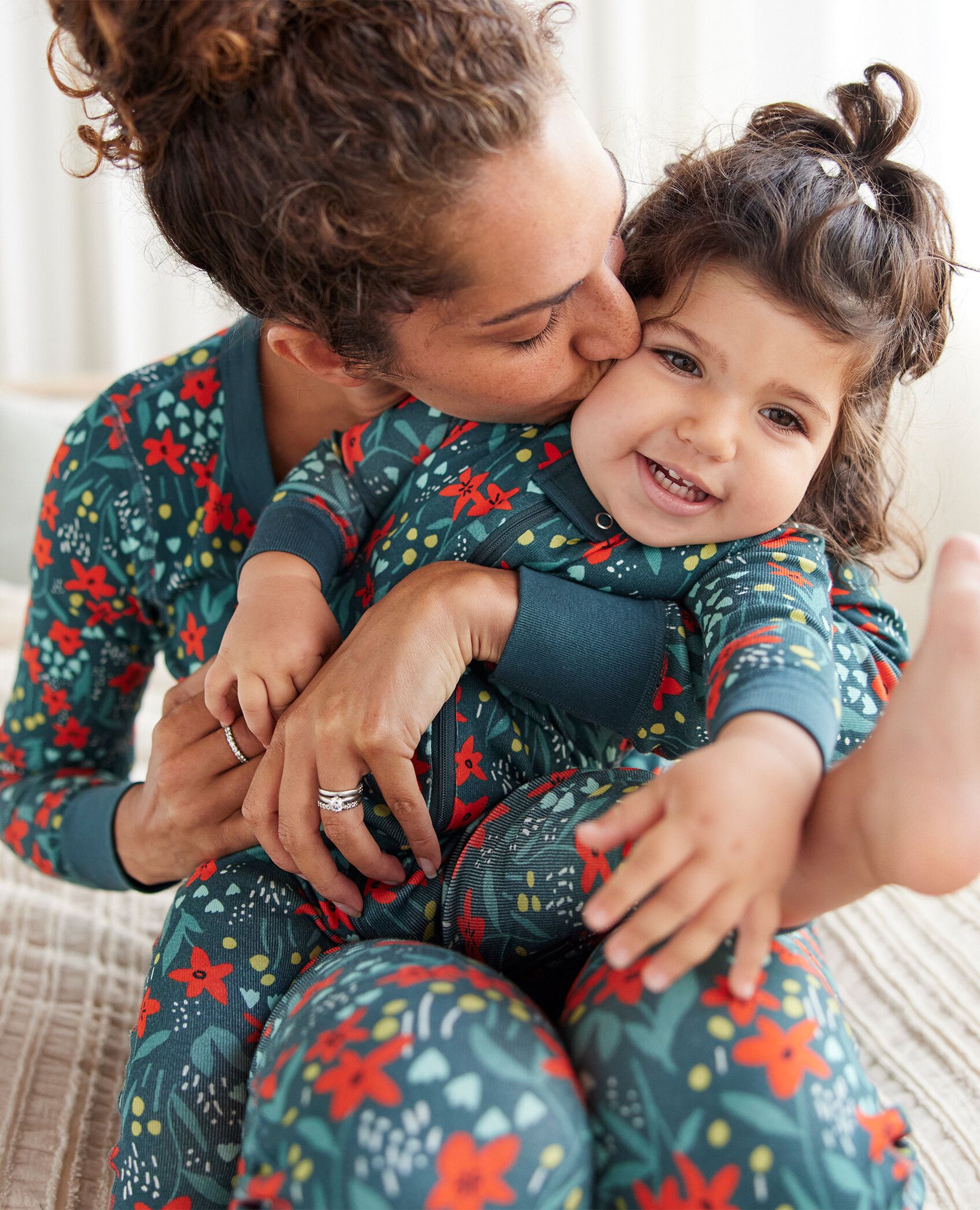 Poinsettia Patch Matching Family Pajamas​ | Hanna Andersson