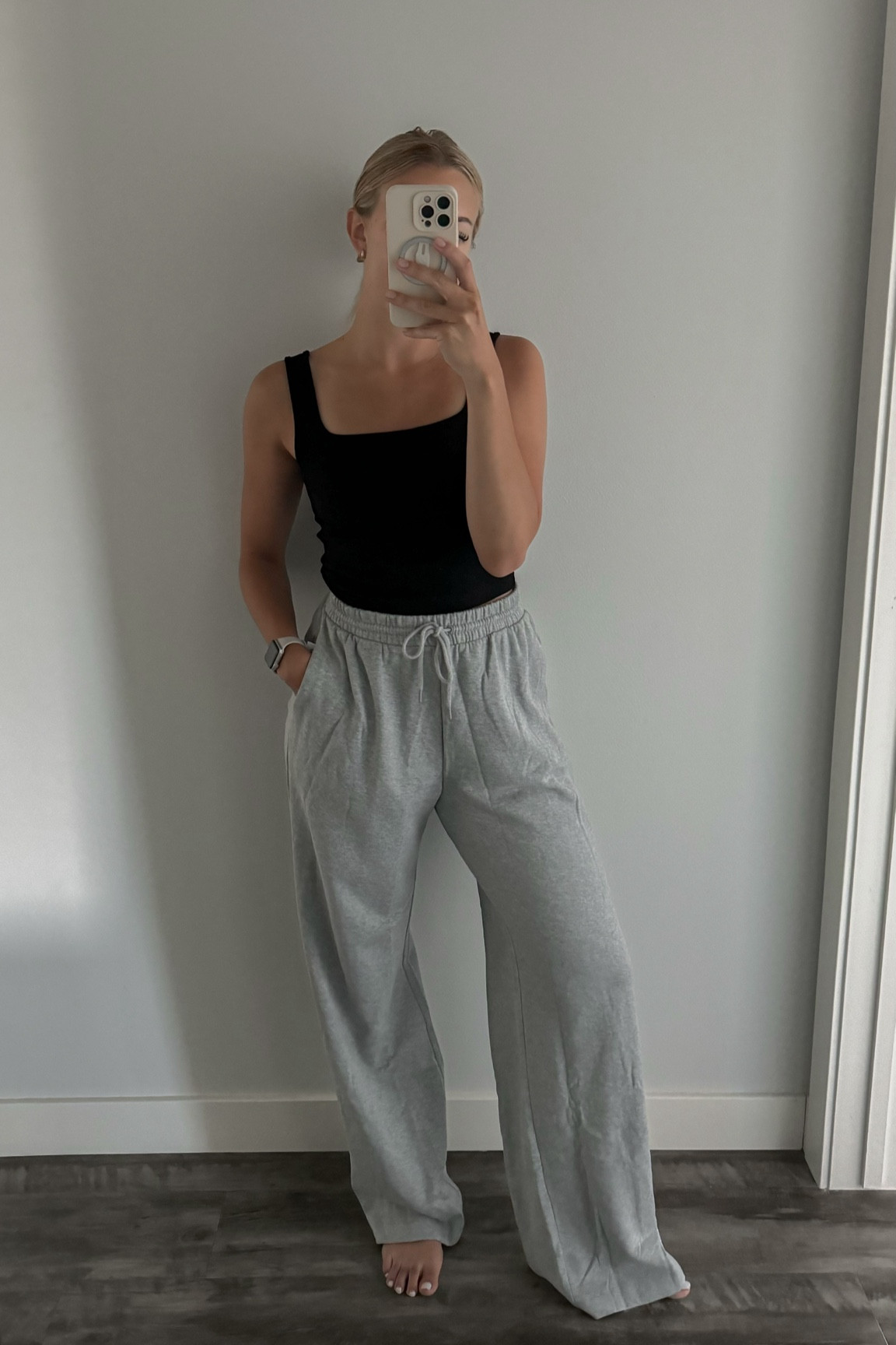 Tall girl friendly sweatpants from Old Navy! I’m 5’7 wearing the medium tall (will be exchanging for regular length) 

#LTKFindsUnder50 #LTKSaleAlert #LTKFindsUnder100