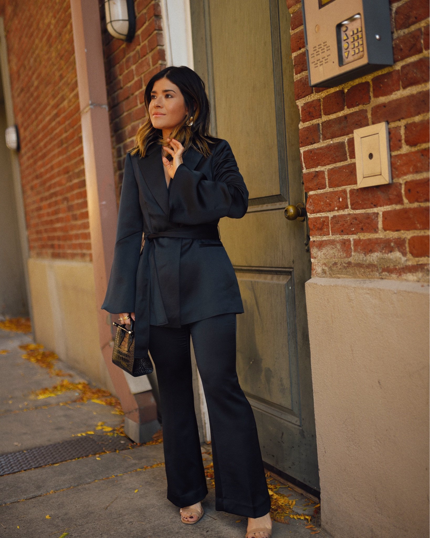 Take 40% off the chicest black satin suit via WHBM! 
Blazer size xs
Pants size 0S

#LTKHoliday #LTKCyberWeek #LTKSaleAlert