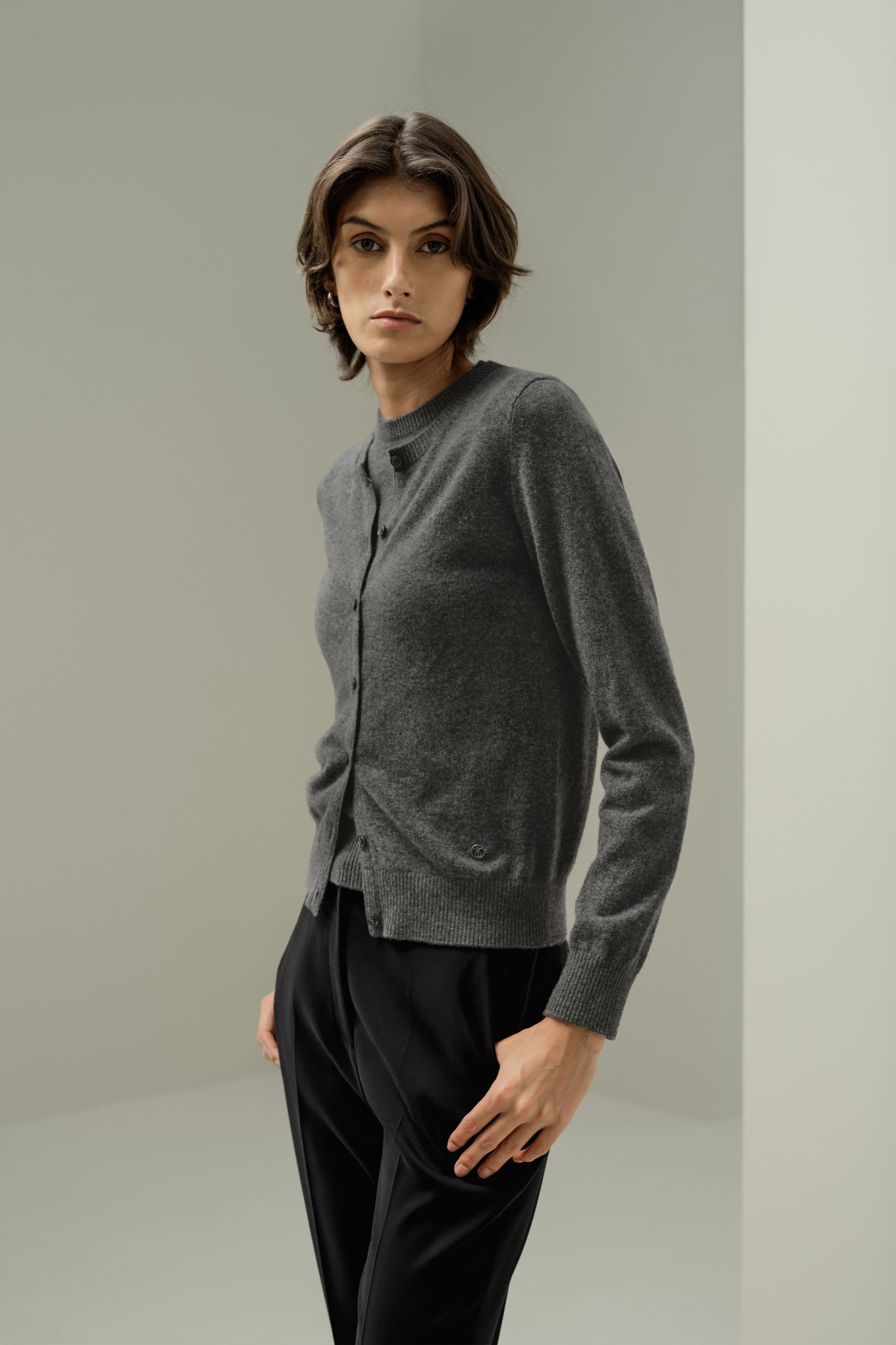 Cashmere Fitted Crew Neck Cardigan | LilySilk