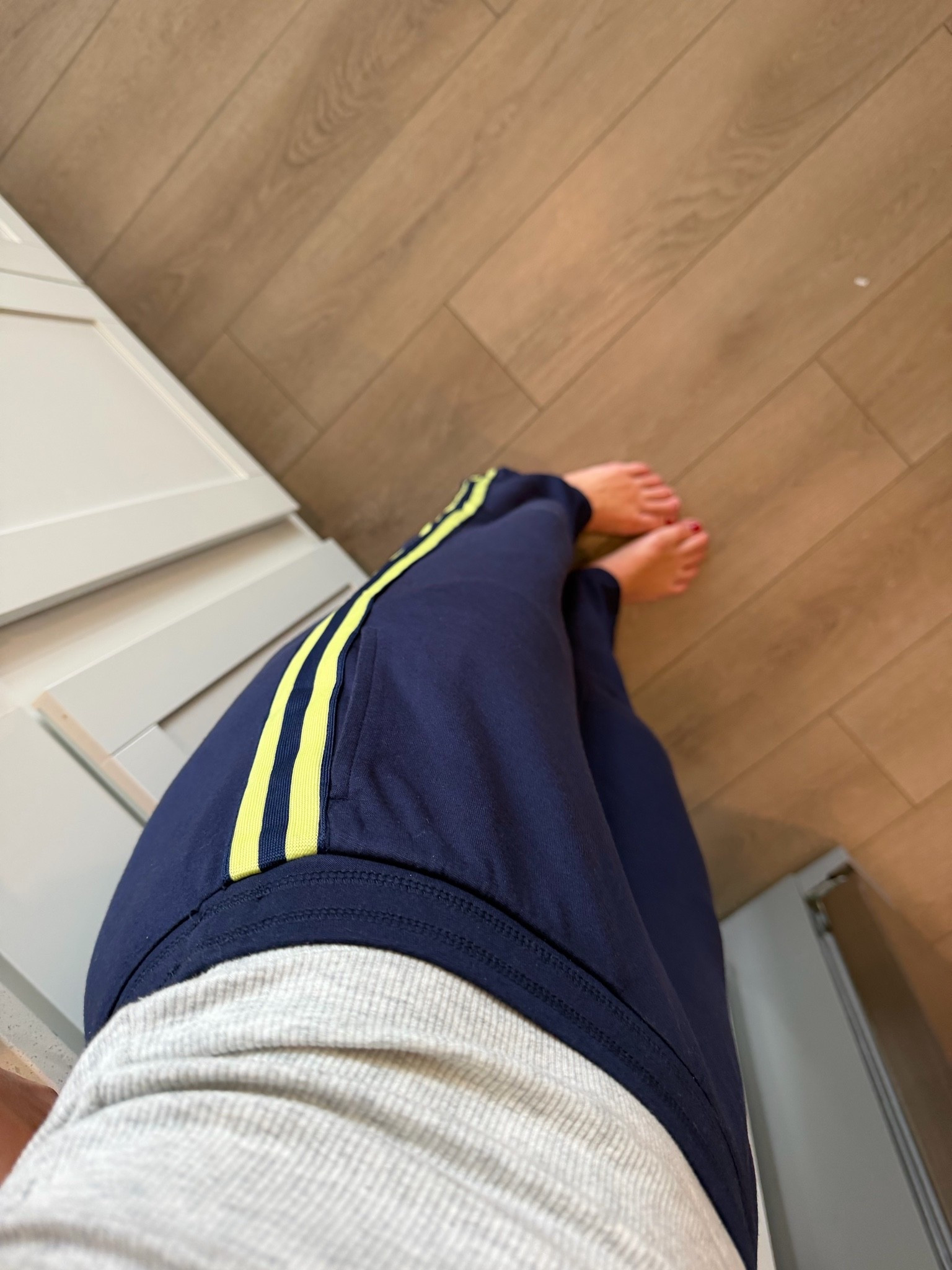 Looove these pants! I’m 5’4” and wearing a size xs!