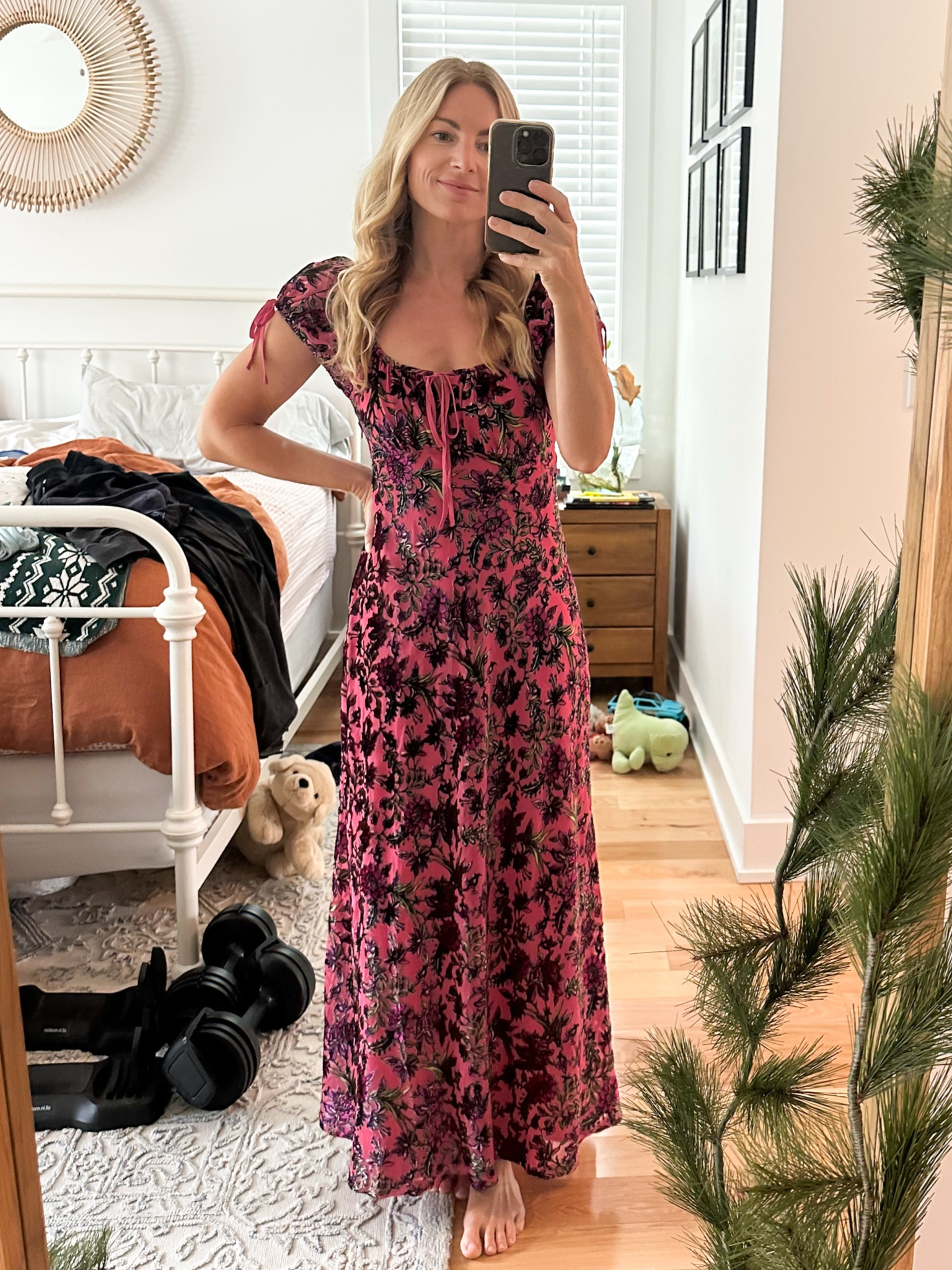 Obsessed with this holiday dress by @freepeople ❤️🎄

Ignore our mess from unpacking late Christmas Eve! ✈️