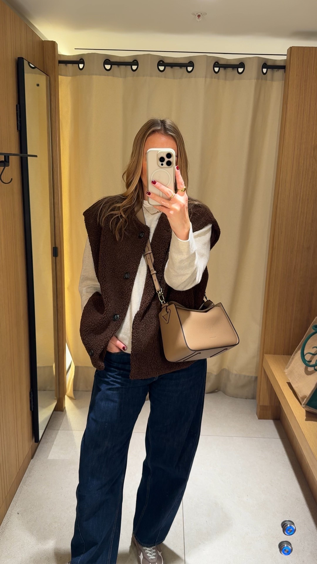 Shopping day with my eldest 
Wearing this fab Borg gillet - I’ve been wearing this on repeat since I bought and it’s now half price. 
Cashmere layer - (my partners) 
Sizing 
Borg gilet - large - loose fit 
Cashmere jumper - medium (men’s)
Jeans - 31 waist 
T shirt - medium 