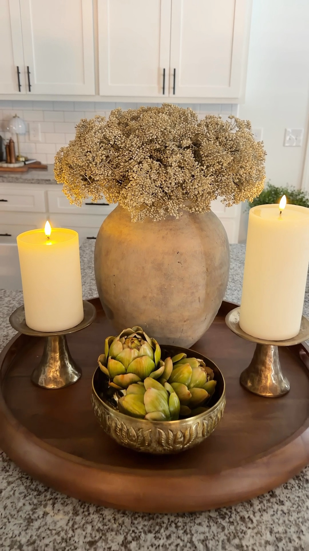 It’s ok to love a lot of color and it’s ok to be drawn to the neutrals. There is no right or wrong way when it comes to designing your home. Do what makes You happy. This neutral arrangement can also be used year round! 🤎
