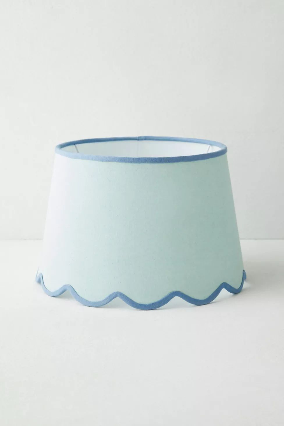 Scallop Lamp Shade | Urban Outfitters (EU)