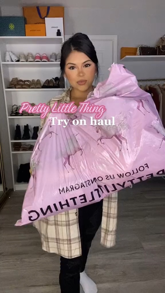 White dress: 4 
Boots 6 
Black jacket 4
Brown pants 4 
Bodysuit 6
Black skirt 6 
Corset 6 
Blazer 4 