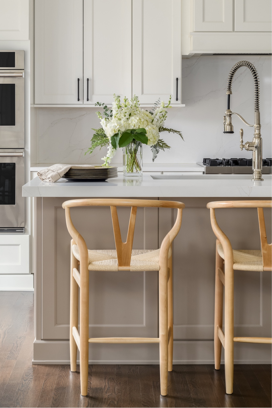 Styling a #kitchen is one of my favorite spots in a house. A neutral color palette creates a common meeting place in any home! Check out these great finds in my LTK Shop! 

#LTKhome #LTKstyletip