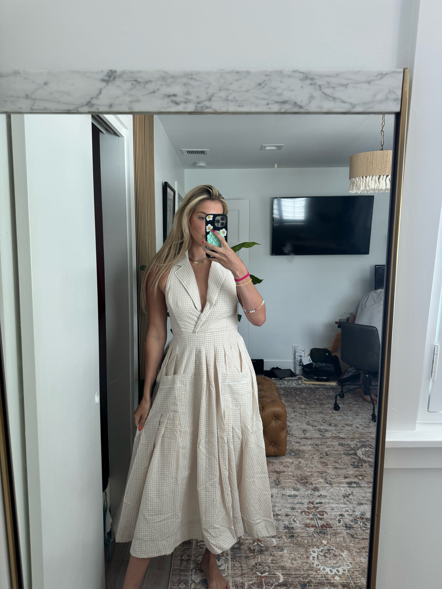 In love with the gingham pattern of this dress. Gorgeous!