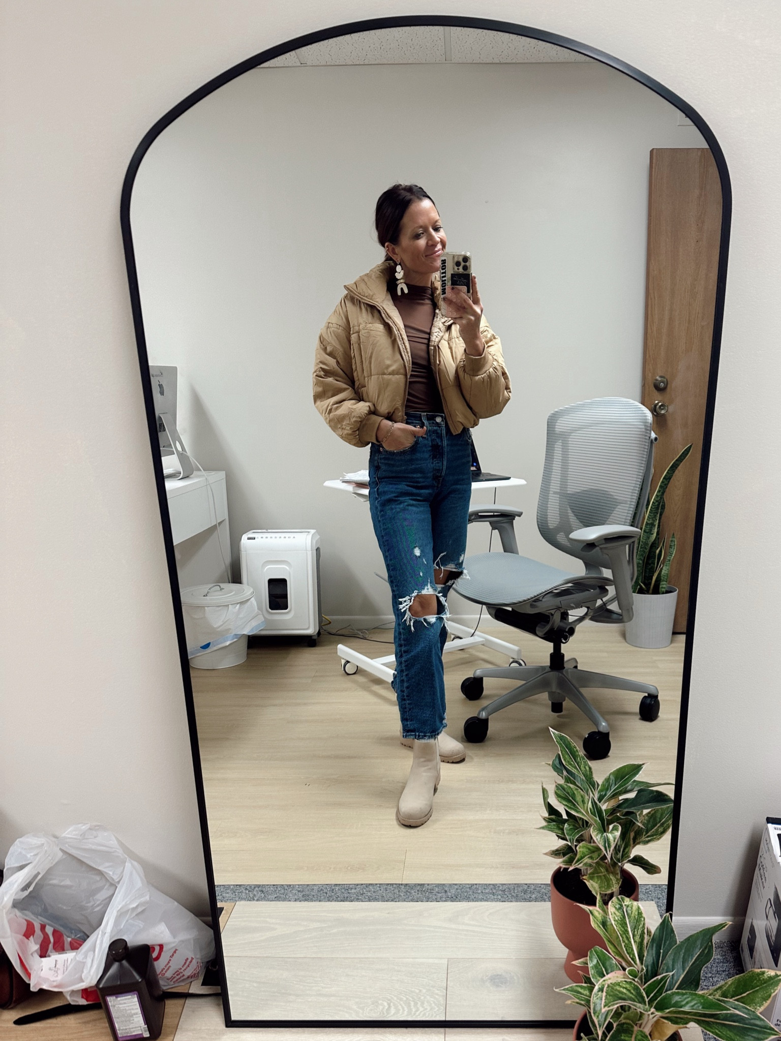 Fall vibes at the office! New mirror that’s a steal of a deal too. 