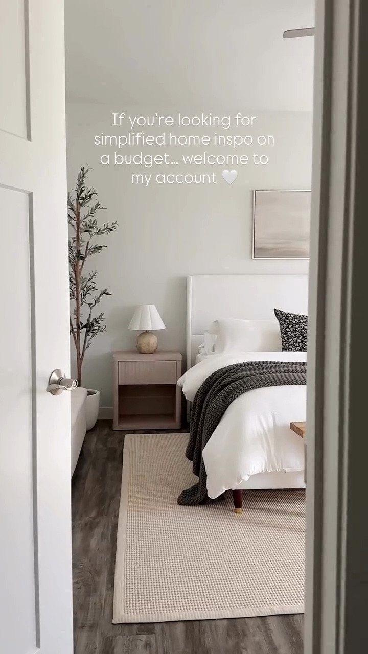 On a mission to help you create a home that feels calm, curated, and easy to live in - without the clutter ☁️

Follow along @kelseykooima for more simple, neutral home inspiration!

_
#simplehomestyle #neutralhome #curatedhome #intentionaldecor #clutterfreehome #cozyminimalist #peacefulspaces #homeinspo