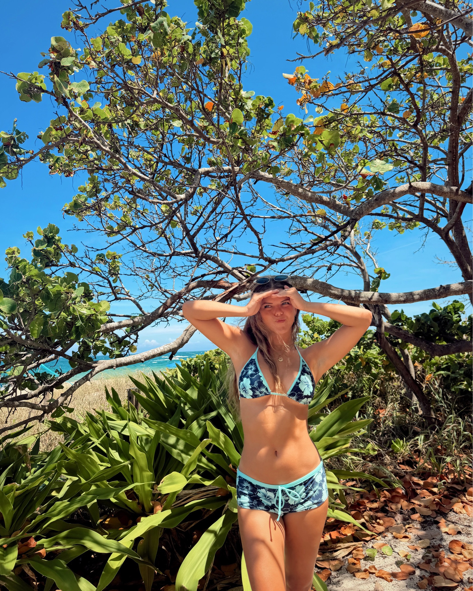 this kini takes me back to the 2000s beach girl aesthetic and I LOVE it 🌺🏄🏼‍♀️🌊

#LTKdayinmylife #LTKTravel #LTKSwim