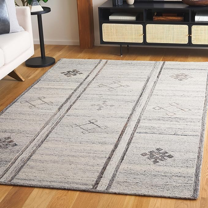 SAFAVIEH Kenya Collection Area Rug - 5' x 7'6", Brown & Beige, Handmade Wool, Ideal for The Livin... | Amazon (US)