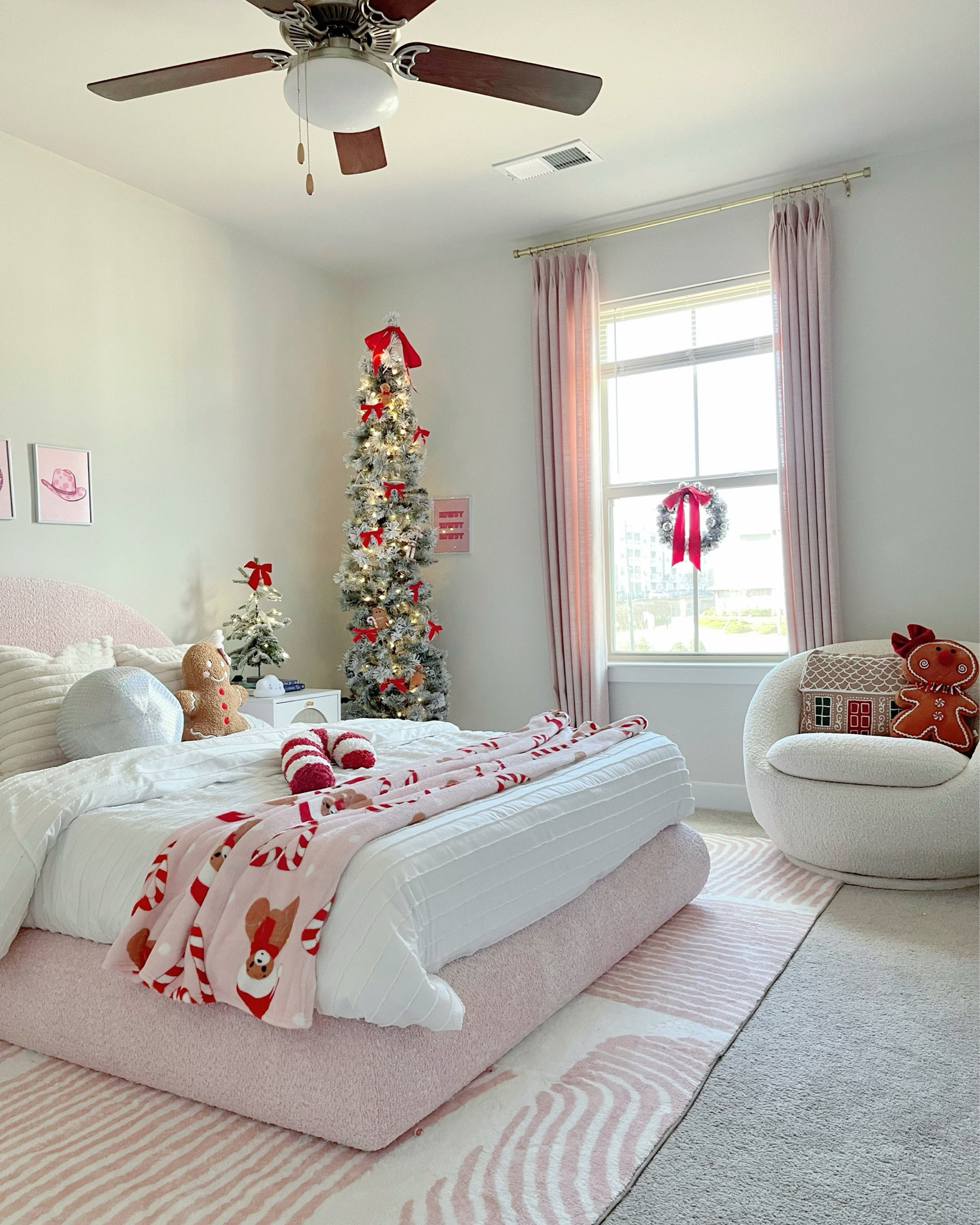 Pink and red Christmas bedroom decor 🥰🎄🎁 Gingerbread Christmas  

#LTKHoliday #LTKSeasonal #LTKHome