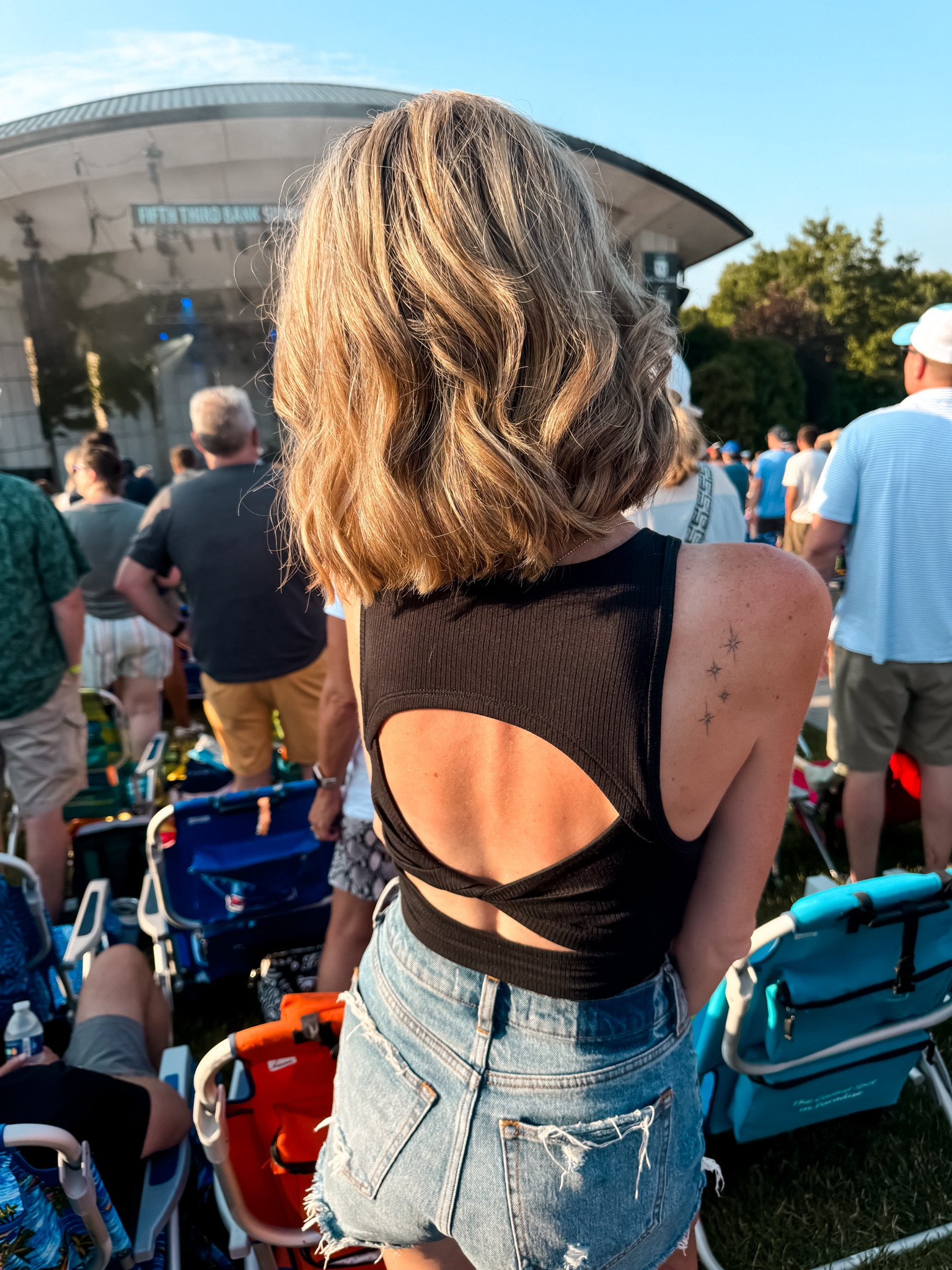 Aerie American eagle outfit ideas and denim shorts high rise mom shorts 
Concert outfit ideas 