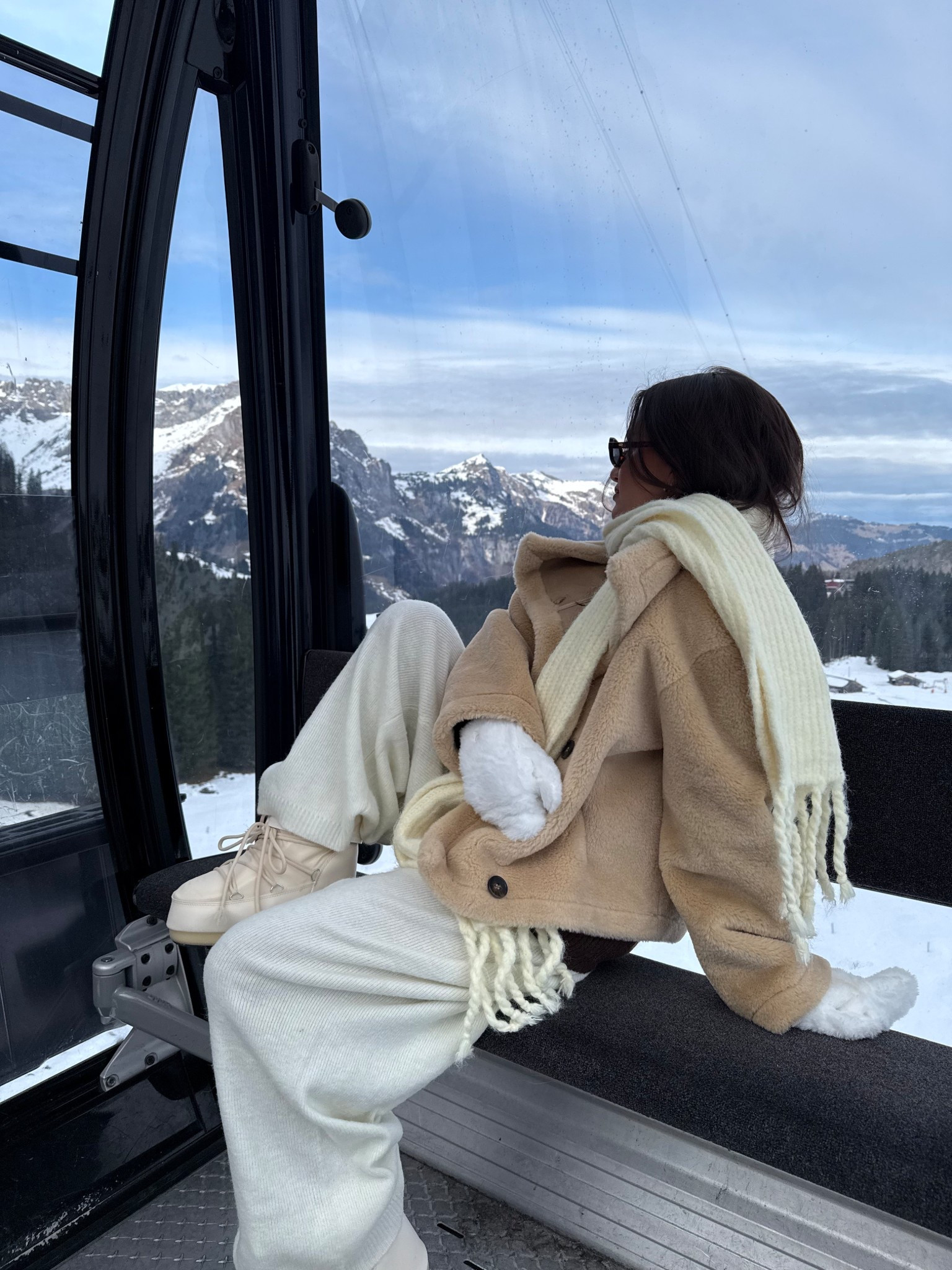 Landed in Switzerland! #ski #winterfit #winterclothes 