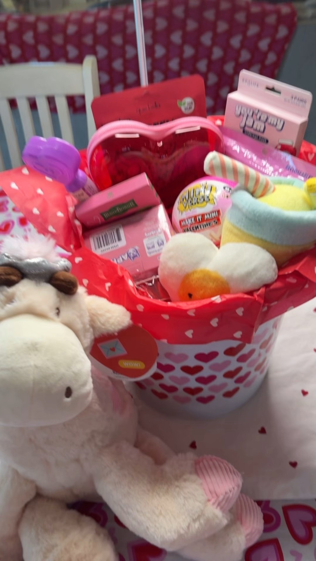 Lila’s Valentine’s Day loot

#tweenvalentine #kidsvalentines #valentinesday #valentinesdaygiftideas

#LTKmomlife #LTKKids #LTKSeasonal