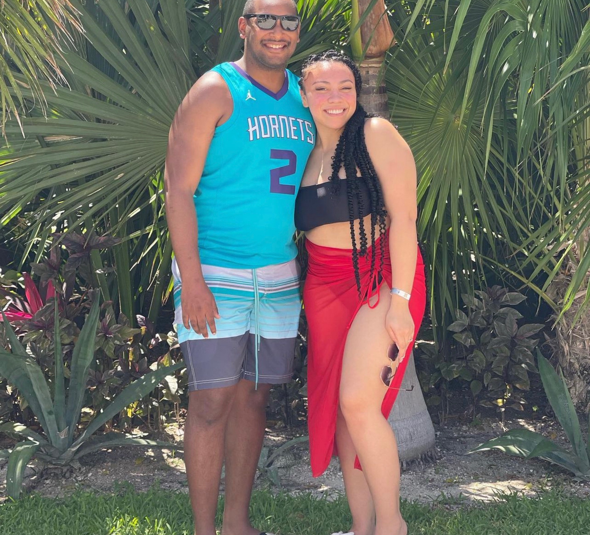 Perfect Vacation bathing suit 


Top: Large ( I’m a 36 DD)
Bottoms: Large

#LTKfamily #LTKcurves #LTKbeauty