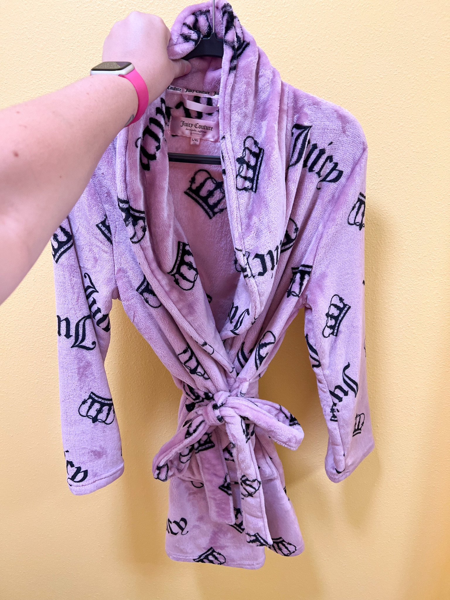 Excuse me while I bask in my juicy couture pieces I bought that I would’ve never been able to afford when they were popular the first time around but now they’re 1/3 of the price and I’m not a broke college student 🤣

#LTKmidsize #LTKcurves #LTKsalealert