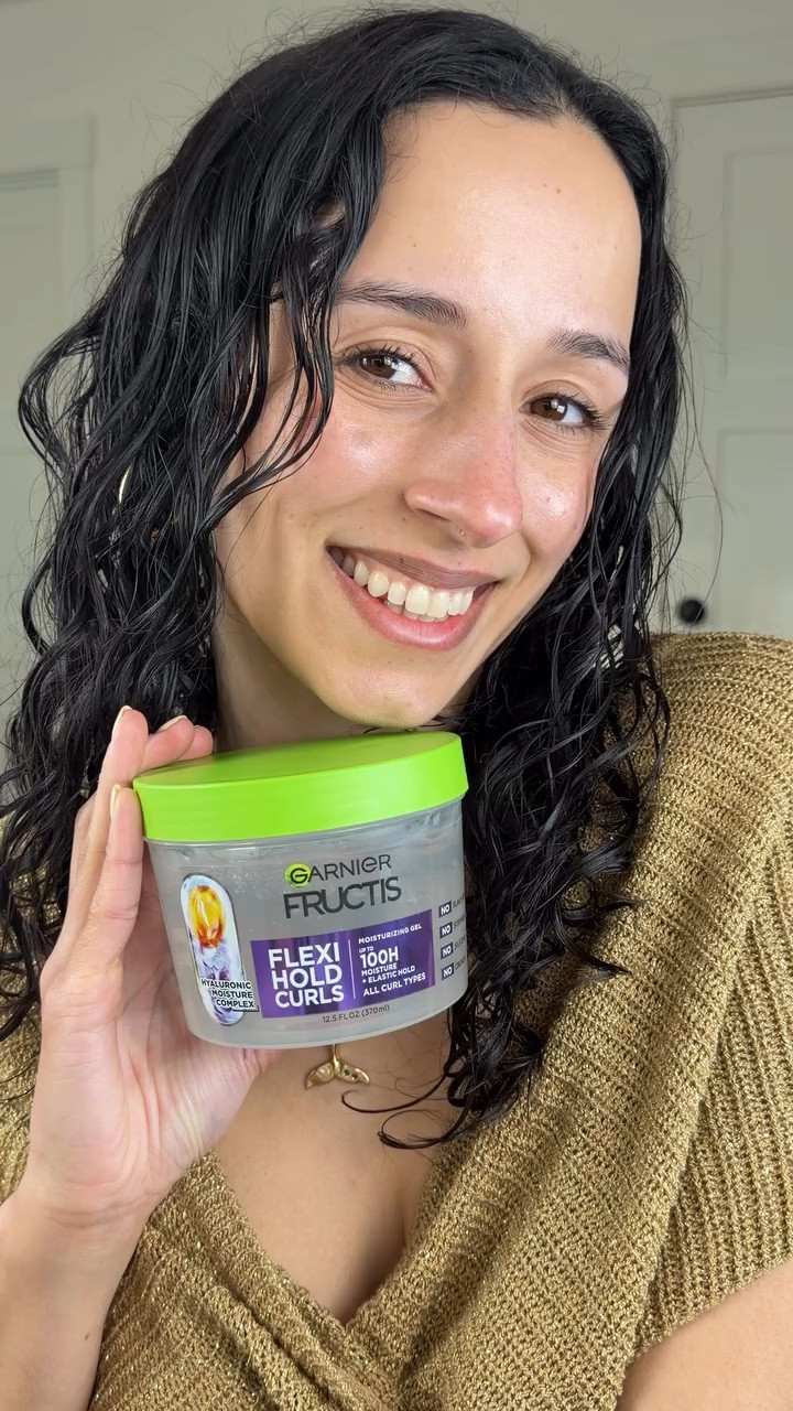#giftedbygarnier 
Rizos definidos, suaves y con movimiento todo el día 😍
@garnierusa 

#garnierhaircare #garnierpartner #mygarniercurlroutine