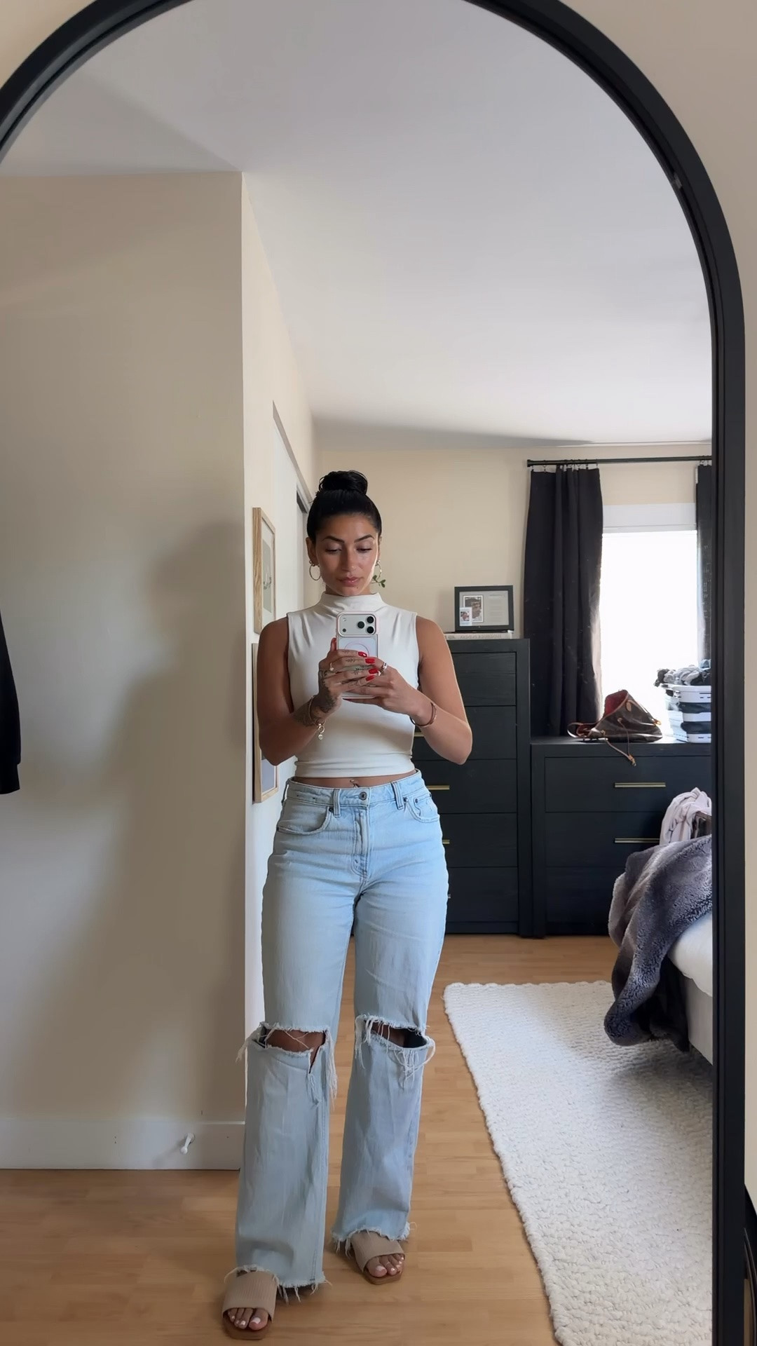 @abercrombie really knows what they’re doing with these jeans!! And these cutie little slides from Amazon are my fave 🫶🏽

#LTKxAbercrombie #LTKgrwm #LTKootd