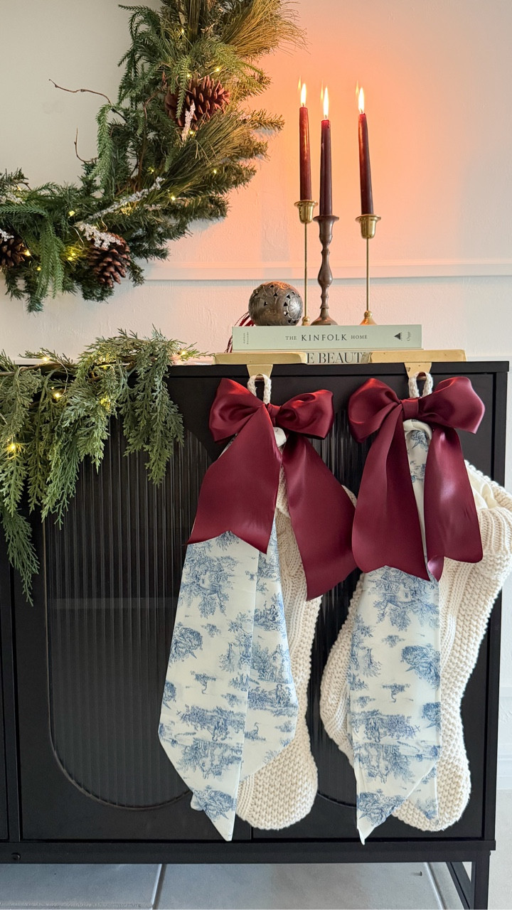 I found these beautiful Wreath Sashes on @amazon and I’m obsessed 🤍✨ I’m using them for my Christmas stockings, but they can also be used on wreaths or to make bows for the tree 🎄 They come in different designs and colors and add such an elegant touch to any holiday decor.

*Click the link in my Bio to shop my home. 
⬇️⬇️⬇️⬇️⬇️⬇️⬇️⬇️⬇️⬇️⬇️⬇️⬇️⬇️

https://linktr.ee/coastie_home

https://liketk.it/5tBl3

🎄Follow me for more Home decor ideas and DIY @coastie_home . 

🎄Save & share this post. 

#ChristmasDecor #HolidayStyle #NeutralChristmas #home #homedecor #christmas #chinoiseriedecor #chinoiseriechristmas #amazonfind #homedecorating #cozyhome #amazon