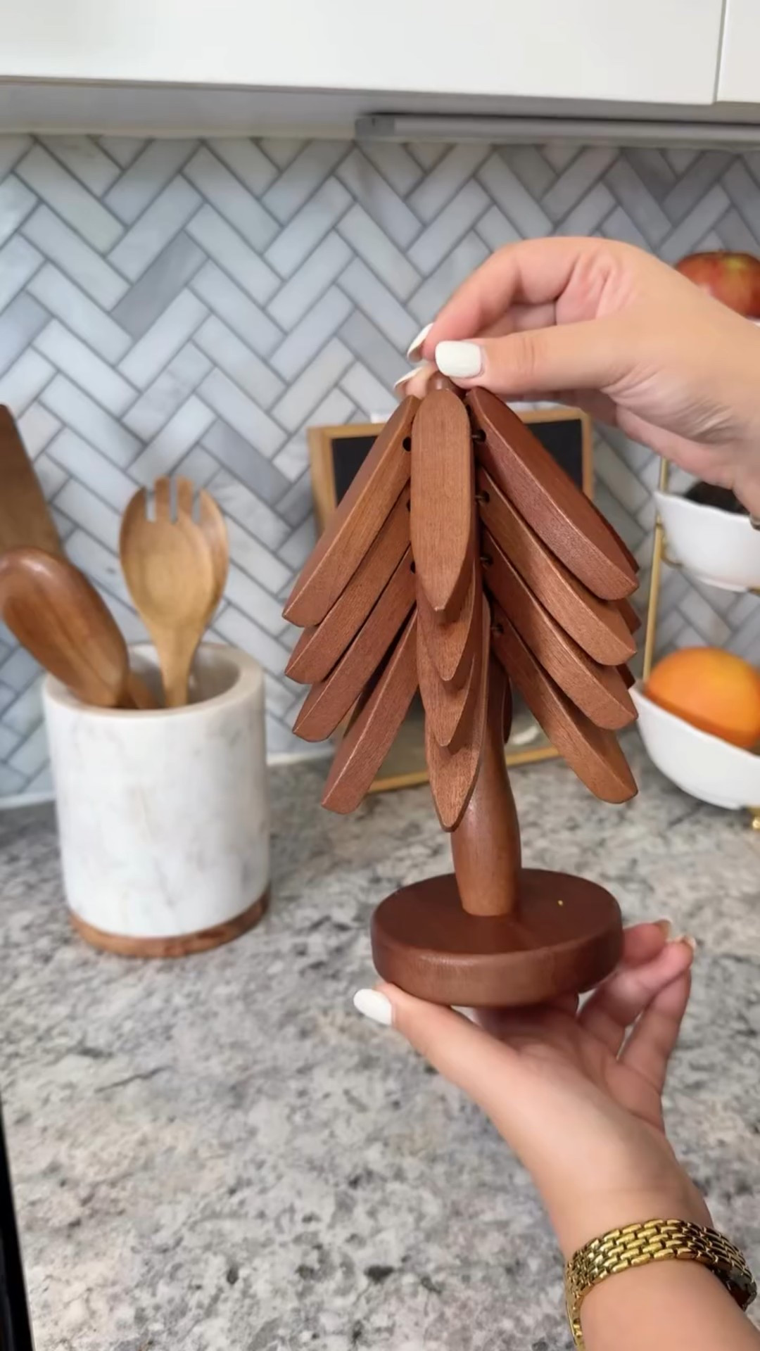 

Practical & Stylish ✨
This wooden trivet set comes with 5 trivets + 1 stand that stores in a beautiful tree shape. Perfect for hot dishes, pots, bowls, or even your teapot, while saving space in your kitchen.

#AmazonCanada #KitchenFinds #HomeEssentials #AmazonDeals #AmazonCanadaFinds #amazoncanada #amazonhomedecor #affordablehomedecor #kitchenmusthaves

#LTKsale #LTKcanada #LTKcasa