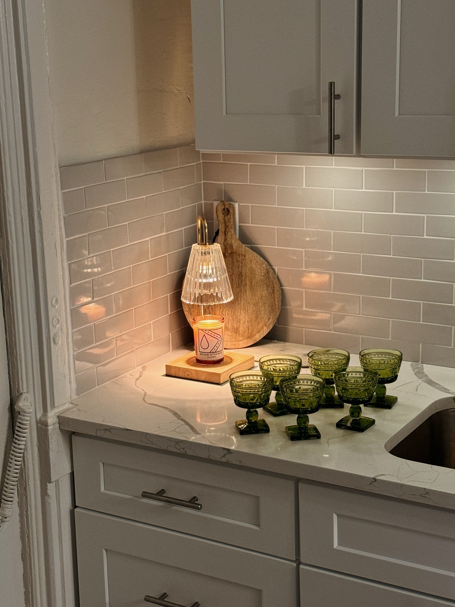 Candle warmer light (I’m obsessed with this thing!) makes your candles smell SO amazing without having to burn them 