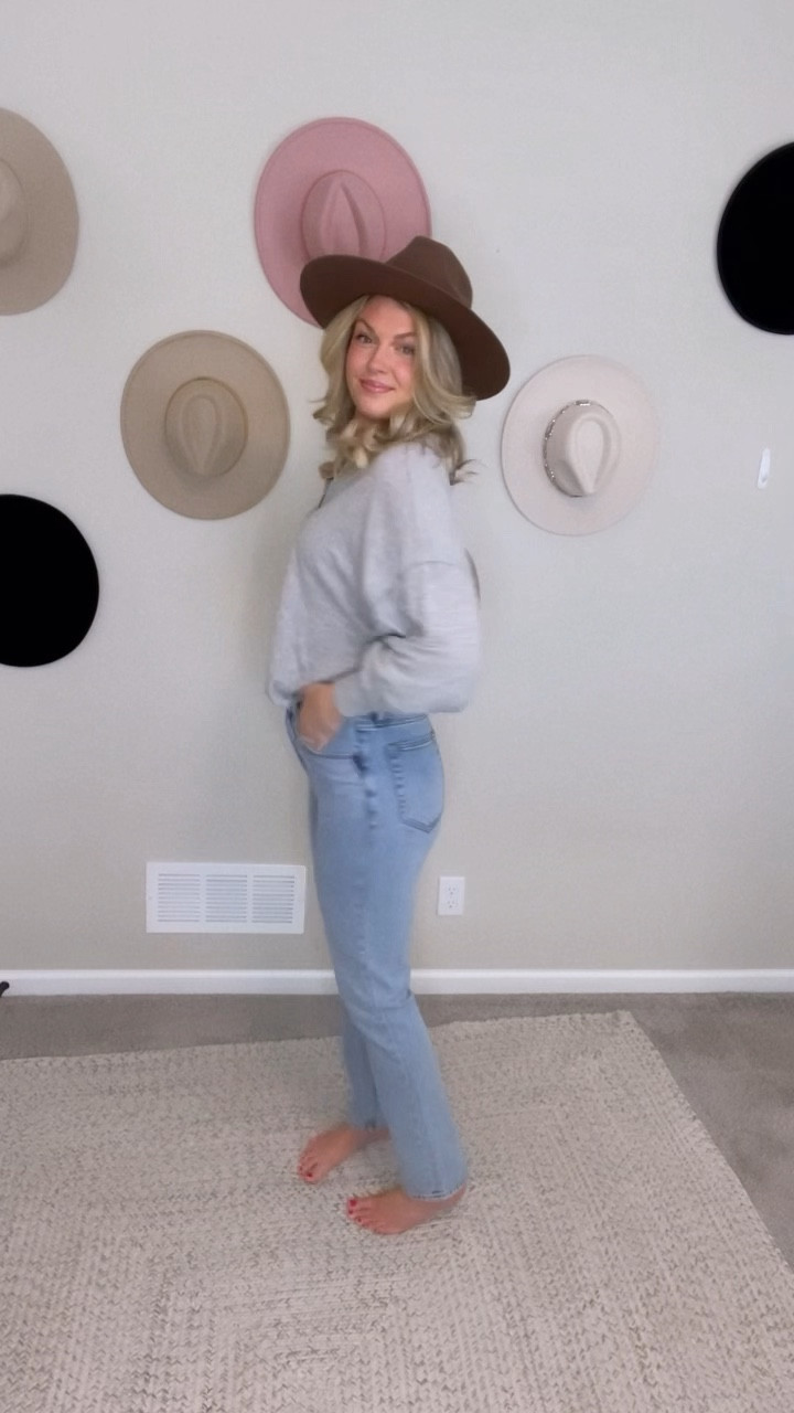 Black jeans size 27 L
Light wash size 27 R 
Ripped jeans size 27 L