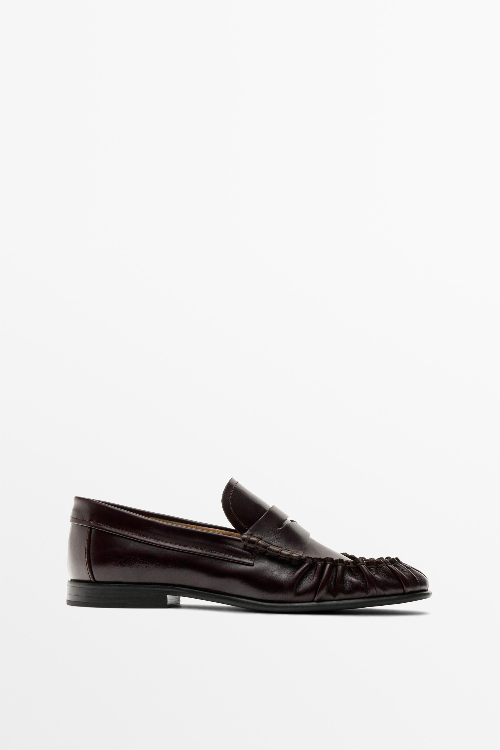 Shirred leather loafer - BROWN | Massimo Dutti UK