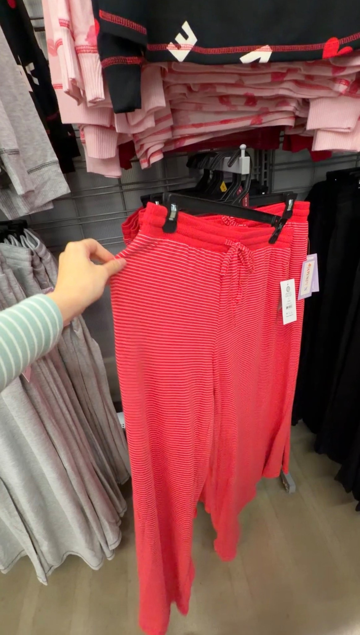 soft lounge pants✨🤍

#LTKHoliday #LTKGiftGuide #LTKootd