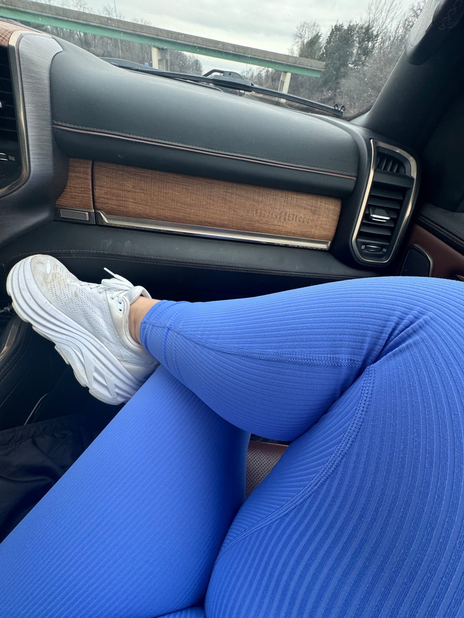 Obsessed with these blue leggings. $15 wearing a large! 

#LTKMidsize #LTKStyleTip #LTKFindsUnder50