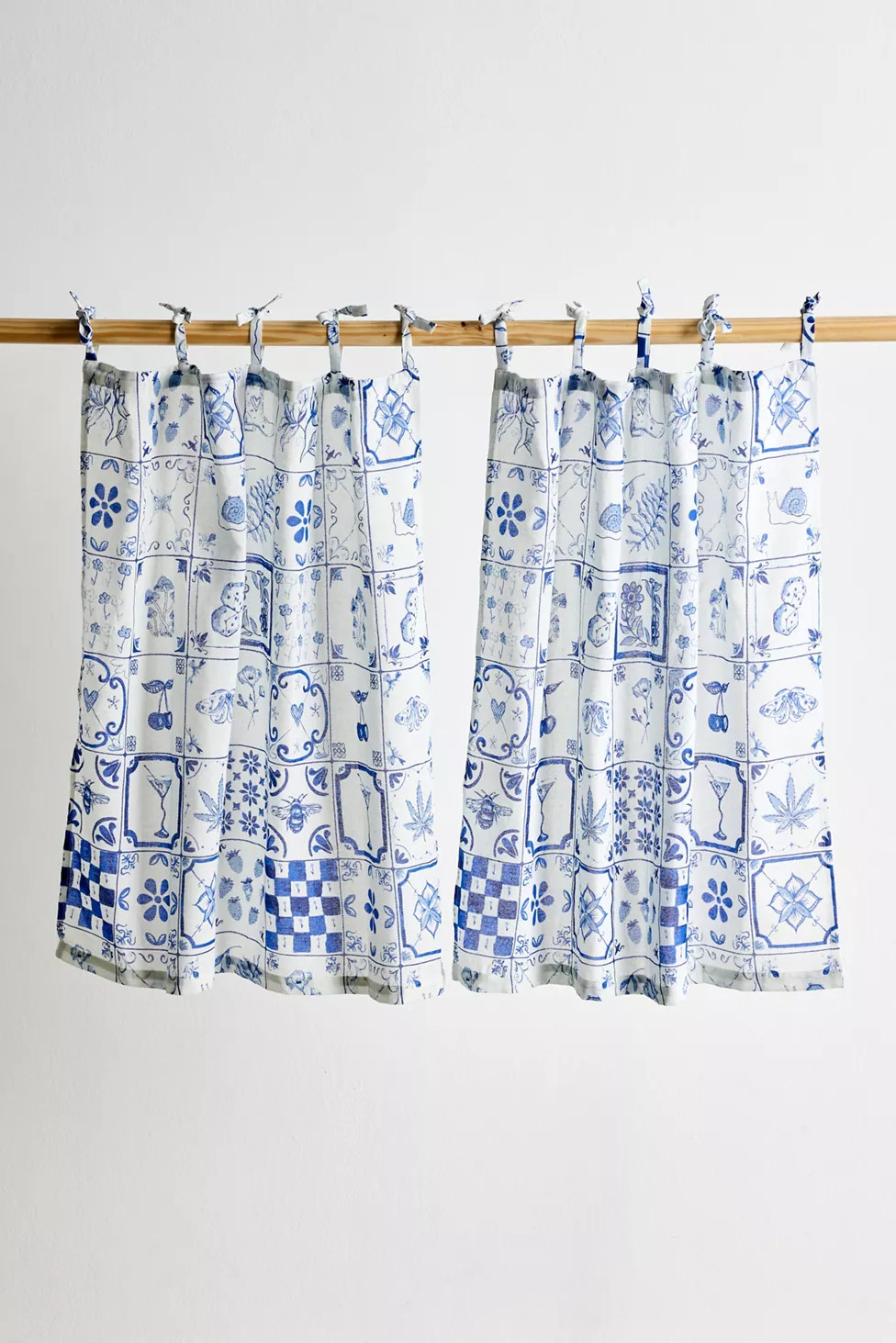 Mariana Tile Patterned Café Curtain Set | Urban Outfitters (US and RoW)