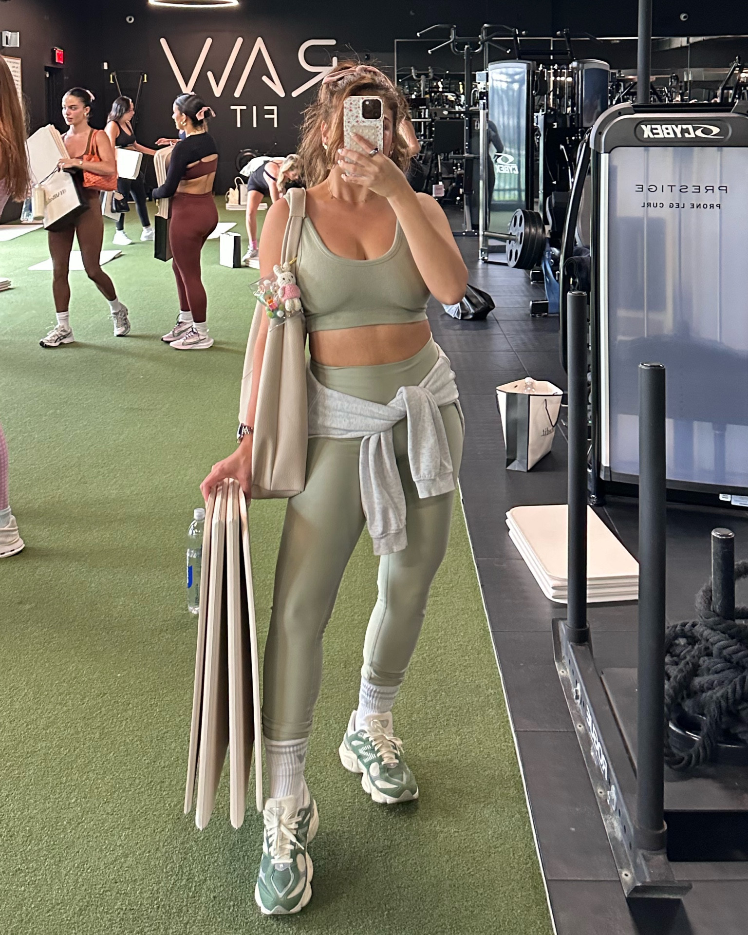 an alo yoga workout set 🤍

#LTKFitness #LTKActive #LTKShoeCrush